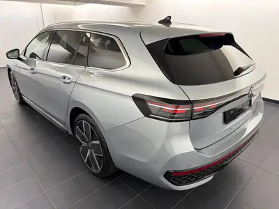 VW Passat Break 1.5 TSI PHEV R-Line 2026 — Hybride rechargeable, 10 km seulement — side view