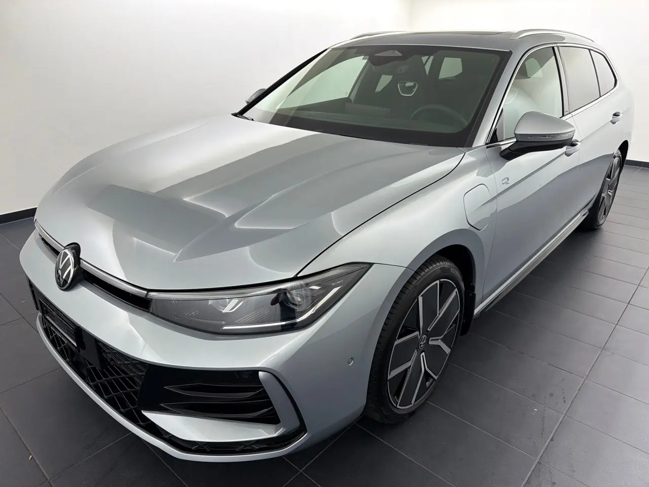 VW Passat Break 1.5 TSI PHEV R-Line 2026 — Hybride rechargeable, 10 km seulement