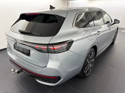 VW Passat Break 1.5 TSI PHEV R-Line 2026 — Hybride rechargeable, 10 km seulement — rear view