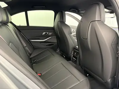 BMW M3 Competition M xDrive 2025 — Berline sportive 530 ch, quasi neuve avec garantie constructeur — Thumbnail 8