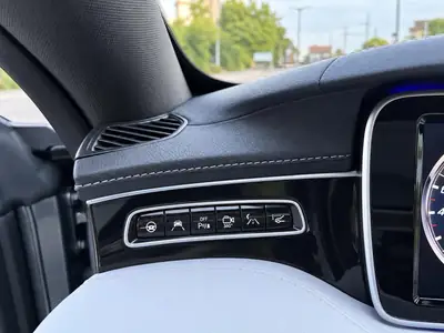 Mercedes-Benz S 500 Coupé 4MATIC — Prestige et performance, moins de 30 000 km — intérieur