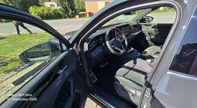 VW Tiguan 1.5 TSI PHEV R-Line — SUV hybride rechargeable, 8000 km seulement — fianco