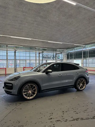 Porsche Cayenne 4.0 V8 Turbo GT — 640 ch, performance extrême et garantie constructeur — intérieur