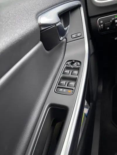 Volvo V60 Cross Country T5 AWD Summum — Break suédois robuste, traction intégrale et service complet — dettaglio