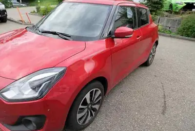 Suzuki Swift Compact Top 2019 — Citadine agile et économique, 75'000 km — exterior view