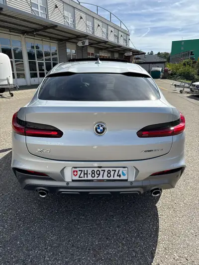 BMW X4 xDrive20d M Paket — SUV coupé diesel, équipement premium et sécurité avancée — interni