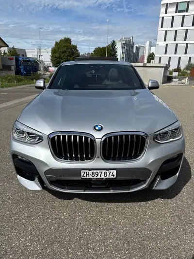 BMW X4 xDrive20d M Paket — SUV coupé diesel, équipement premium et sécurité avancée — Miniatura 8