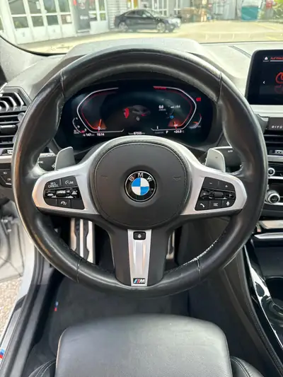 BMW X4 xDrive20d M Paket — SUV coupé diesel, équipement premium et sécurité avancée — Miniatura 12