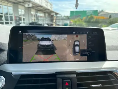 BMW X4 xDrive20d M Paket — SUV coupé diesel, équipement premium et sécurité avancée — Miniatura 17