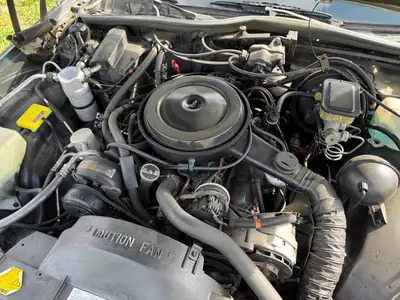 Chevrolet Caprice 5.0 V8 Brougham — Berline américaine de prestige, 26 500 km — cruscotto