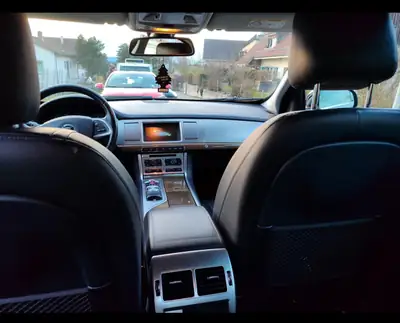 Jaguar XF 3.0 V6 Diesel — Élégance britannique, 240 ch, première main — cruscotto