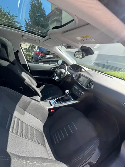Peugeot 308 1.6 THP 155 Allure — Berline compacte dynamique, sans accident — Seitenansicht
