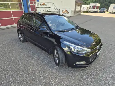 Hyundai i20 1.4 Vertex — Citadine élégante, sans accident, fraîchement révisée — side view