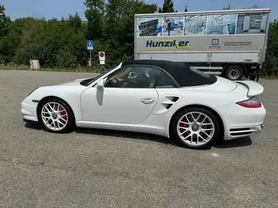 Porsche 911 3.8 Turbo — 500 ch de pure performance, 39 500 km seulement — côté