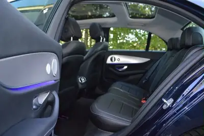Mercedes-Benz E 220 d 4Matic — Berline de prestige, transmission intégrale et motorisation diesel efficace — intérieur