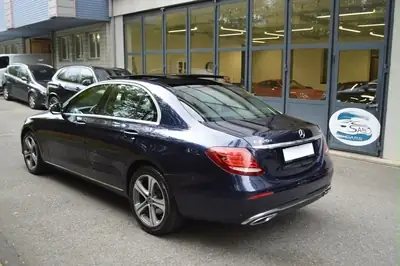 Mercedes-Benz E 220 d 4Matic — Berline de prestige, transmission intégrale et motorisation diesel efficace — tableau de bord