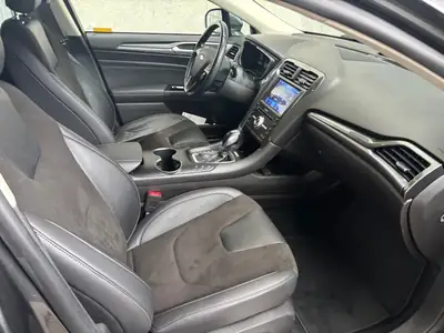Ford Mondeo 2.0 HEV 187 Vignale — Monospace hybride élégant, faible consommation — dashboard