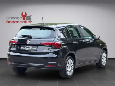 FIAT Tipo 1.5 Cult — Berline compacte efficient avec 130 PS et transmission automatique — Armaturenbrett