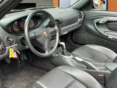 Porsche 911 Cabriolet 3.6 Carrera 2 — Chef-d'œuvre décapotable, 30'000 km seulement — Thumbnail 9