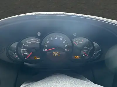 Porsche 911 Cabriolet 3.6 Carrera 2 — Chef-d'œuvre décapotable, 30'000 km seulement — Thumbnail 11