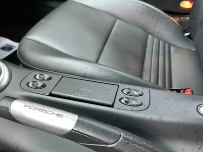 Porsche 911 Cabriolet 3.6 Carrera 2 — Chef-d'œuvre décapotable, 30'000 km seulement — Thumbnail 15