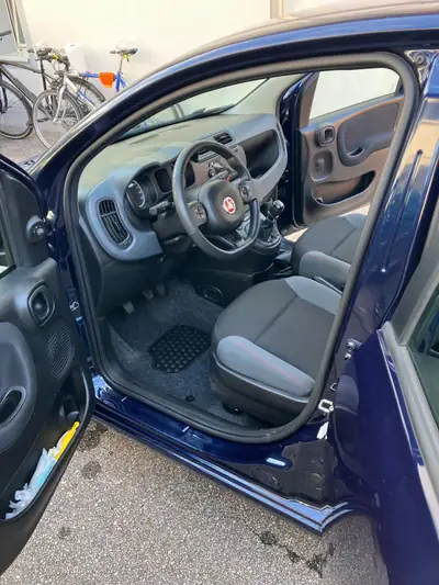Fiat Panda 1.2 51kW Waze — Citadine fiable, économique et équipée hivernale — arrière