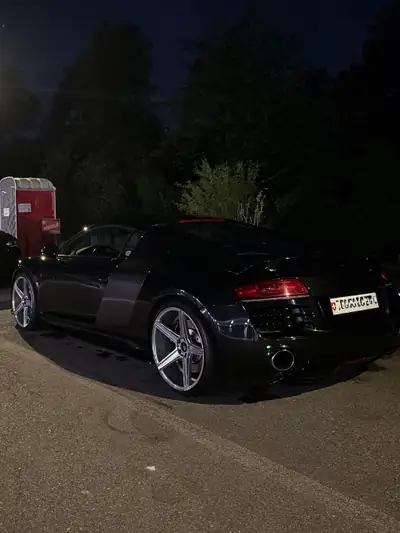 Audi R8 4.2 FSI V8 Quattro — Supercar allemande authentique, 420 ch purs — vista posteriore