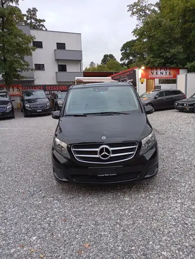 Mercedes-Benz V 220 — Monospace diesel automatique, spacieux et fiable — rear view