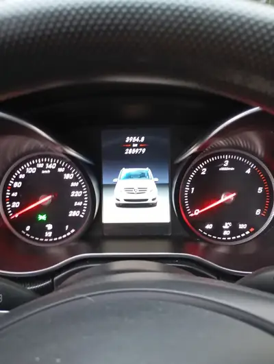 Mercedes-Benz V 220 — Monospace diesel automatique, spacieux et fiable — Thumbnail 15