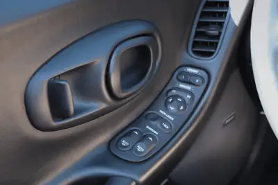 Chevrolet Corvette C5 — Légende américaine boîte manuelle, 35'000 km seulement — Thumbnail 16