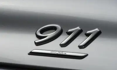 Porsche 911 Carrera Jubilé 40 — Une icône des années 2000, 345 ch et historique complet — interior