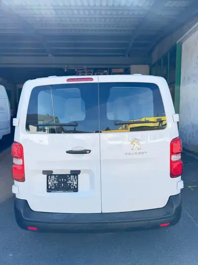 Peugeot Expert 2.0 BlueHDi 180 — Van utilitaire performant, 90'000 km seulement — vista posteriore