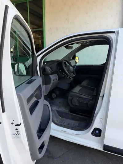 Peugeot Expert 2.0 BlueHDi 180 — Van utilitaire performant, 90'000 km seulement — Miniatura 8