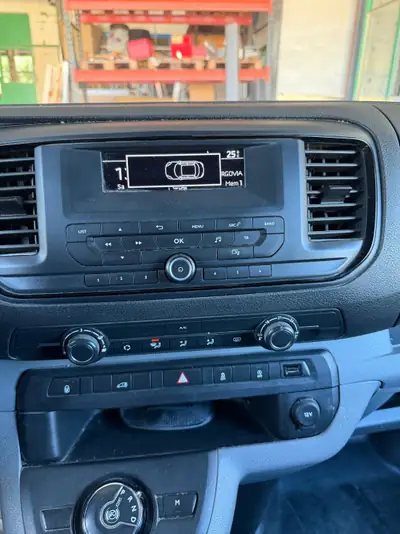 Peugeot Expert 2.0 BlueHDi 180 — Van utilitaire performant, 90'000 km seulement — Miniatura 9