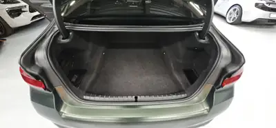BMW M5 xDrive CS Drivelogic — Berline haute performance en vert mat, 635 ch — Thumbnail 17