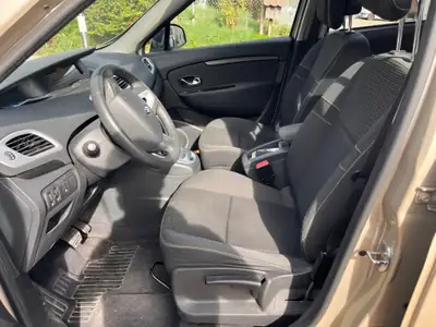 Renault Scenic 2.0 16V Expression CVT — Monospace familial spacieux, transmission fluide automatique — interior