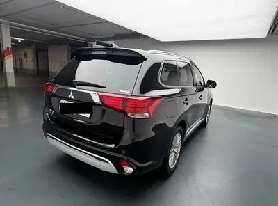 Mitsubishi Outlander 2.4 PHEV Diamond — SUV hybride rechargeable, 84'000 km, excellent état — interni