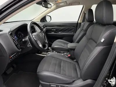 Mitsubishi Outlander 2.4 PHEV Diamond — SUV hybride rechargeable, 84'000 km, excellent état — cruscotto