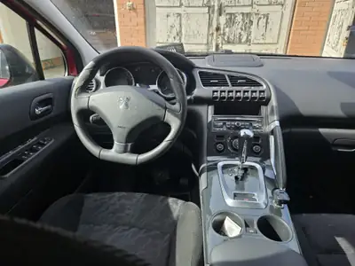 Peugeot 3008 1.6 VTi 156 Platinum — Monospace polyvalent, sans sinistre, automatique — Innenraum