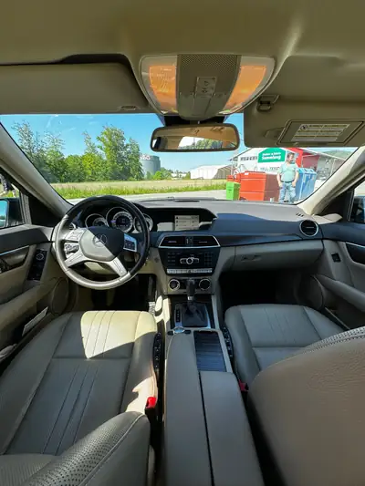 Mercedes-Benz C 250 CDI BlueEF Avantgarde — Break diesel performant, 54'000 km seulement — cruscotto