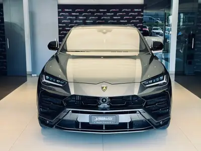 Lamborghini Urus E-Gear — Le Super SUV italien aux 650 ch, kilométrage modéré — côté