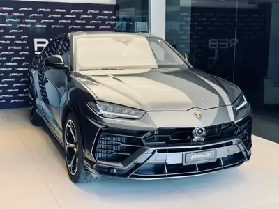 Lamborghini Urus E-Gear — Le Super SUV italien aux 650 ch, kilométrage modéré — arrière