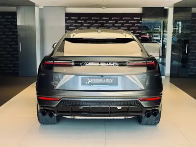Lamborghini Urus E-Gear — Le Super SUV italien aux 650 ch, kilométrage modéré — tableau de bord