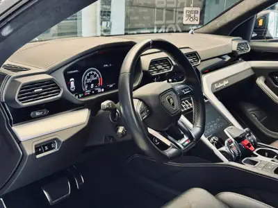 Lamborghini Urus E-Gear — Le Super SUV italien aux 650 ch, kilométrage modéré — Miniature 10