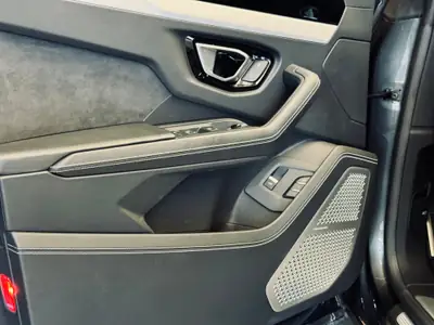 Lamborghini Urus E-Gear — Le Super SUV italien aux 650 ch, kilométrage modéré — Miniature 13