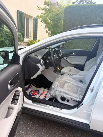 Mercedes-Benz GLA 200 — Compact SUV urbain, 156 PS et deux jeux de pneus — rear view