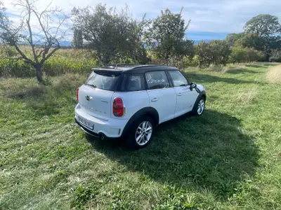 MINI Countryman Cooper S ALL4 — SUV compact performant, 4x4 intégral, 136 000 km — vista esterna