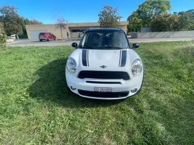 MINI Countryman Cooper S ALL4 — SUV compact performant, 4x4 intégral, 136 000 km — vista posteriore