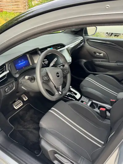 Opel Corsa 1.2 T GS Hybrid — Compacte économe et moderne avec technologie hybride — dashboard