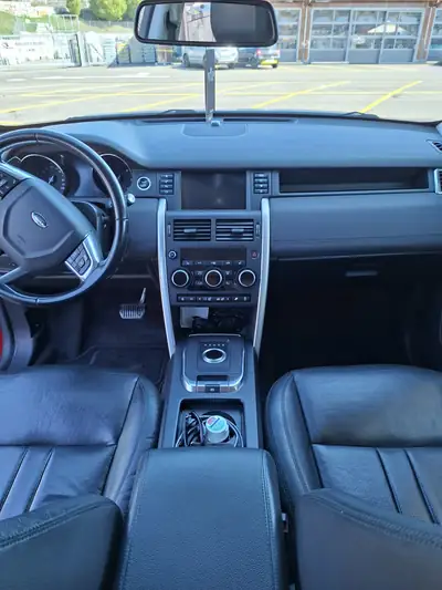 Land Rover Discovery Sport 2.0 TD4 180 — SUV 7 places, diesel robuste et fiable — Armaturenbrett